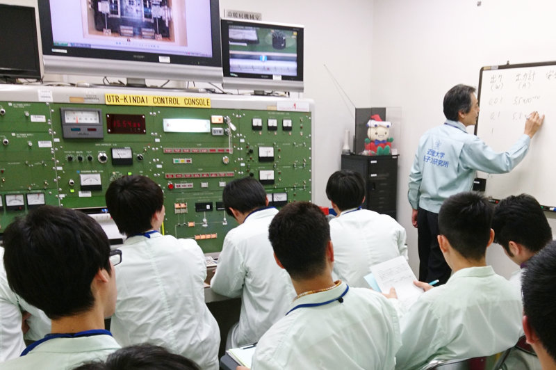 近畿大学原子炉(UTR-KINKI)を利用した実習